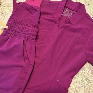 Figs purple scrub set